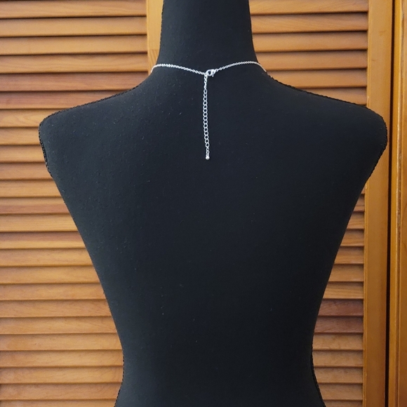 NWT Avenue Elephant Charm Necklace with Earrings Set - Picture 6 of 10